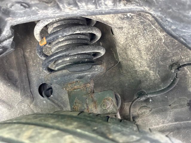 お車を安心してお乗りいただく為には、足回りの定期点検が欠かせません。サービスサポート（有償保証）では無料点検もご提供しており、安心のカーライフをお過ごしいただけるサポート体制が整っています。