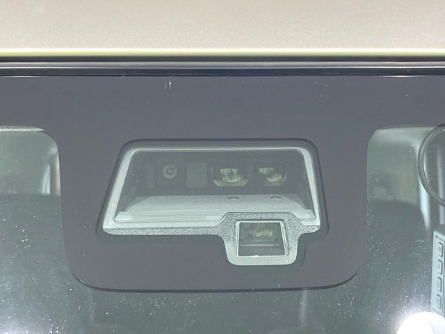 【スズキ　セーフティサポート】走行中に前方の車両等を認識し、衝突しそうな時は警報とブレーキで衝突回避と被害軽減をアシスト。より安全にドライブをお楽しみいただけます。