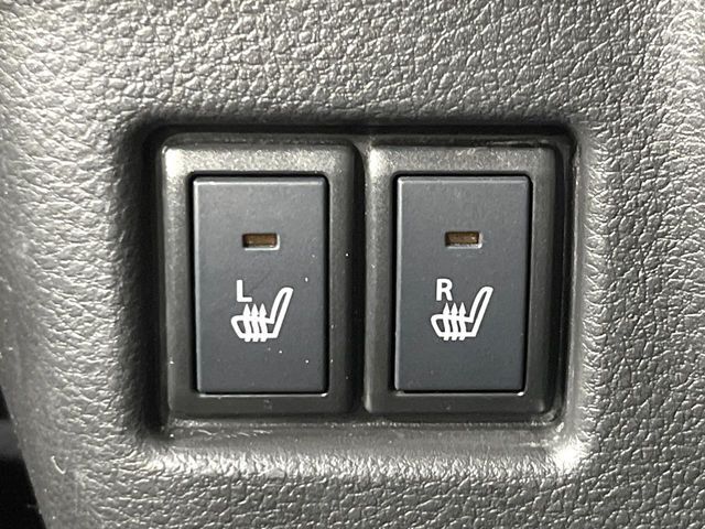 【シートヒーター】寒い日に重宝するシートヒーター！エアコンより早く温まってくれるので寒がりの人も安心ですね♪エアコンの温風は乾燥するから苦手、という方にもをおすすめです。