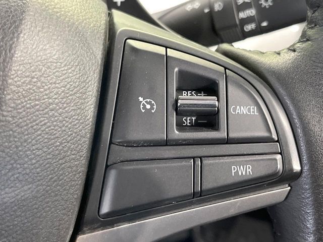 【クルーズコントロール】高速道路もラクラク走行。アクセルを離しても一定速度で走行ができ、長距離運転時の負担を軽減！加速・減速も簡単なスイッチ操作で調整できます。