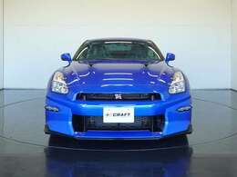 フロントバンパーとリヤバンパー、リヤウイングに空力性能を向上させる新たなデザインが採用されダウンフォースが増加しました。