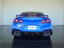 FUJITSUBO製チタン合金製マフラーは綿密に調律された感性に響く、迫力あるGT-Rサウンドを感じられます。