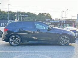常時150台在庫の輸入車専門大型展示場。展示場に無いお車も全国より、お探しします。
