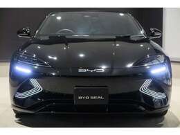 バンパー部のライトは「波」をイメージしてデザインされています。BYD海洋シリーズの1台となっております