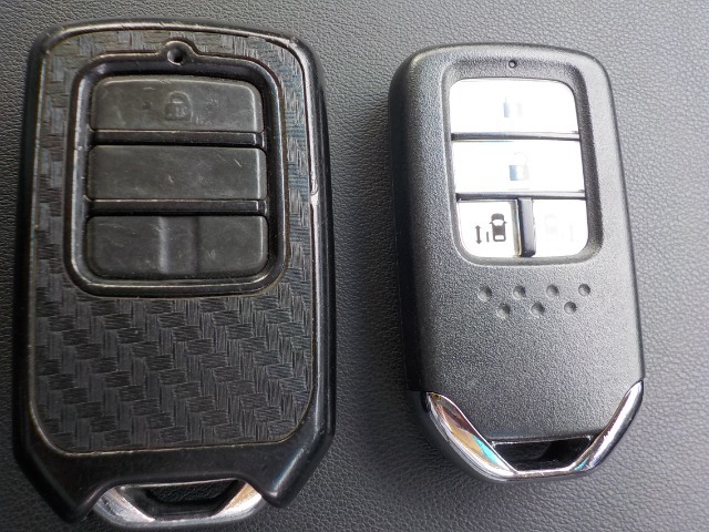 スマートキーは鍵をバッグに入れたままでもドアロックの開閉やエンジンのON・OFFができます。