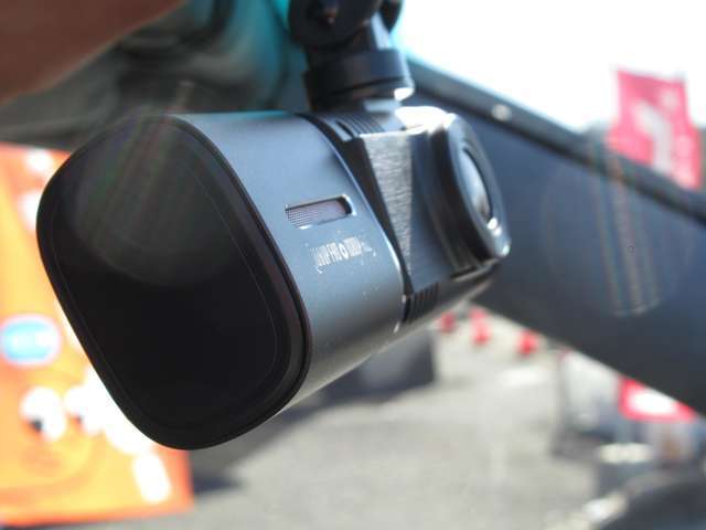 前後録画ドライブレコーダー付きで安心です。