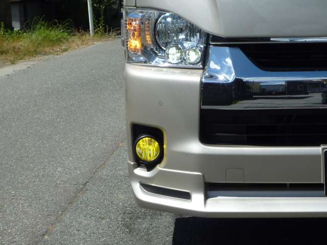 ●フロント部のライト点灯イメージ●ポジションランプやフォグランプはLEDに変更しています