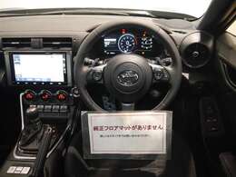 操作性に優れたインパネ周り！　（※フロアマットありません）