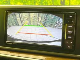 【バックカメラ】駐車時に後方がリアルタイム映像で確認できます。大型商業施設や立体駐車場での駐車時や、夜間のバック時に大活躍！運転スキルに関わらず、今や必須となった装備のひとつです！