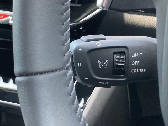アクティブクルーズコントロール（ストップ＆ゴー機能付）　前走車がいる場合はレーダーと車載カメラがその速度と距離を検知し自動制御によって適切な車間距離を保ちます。