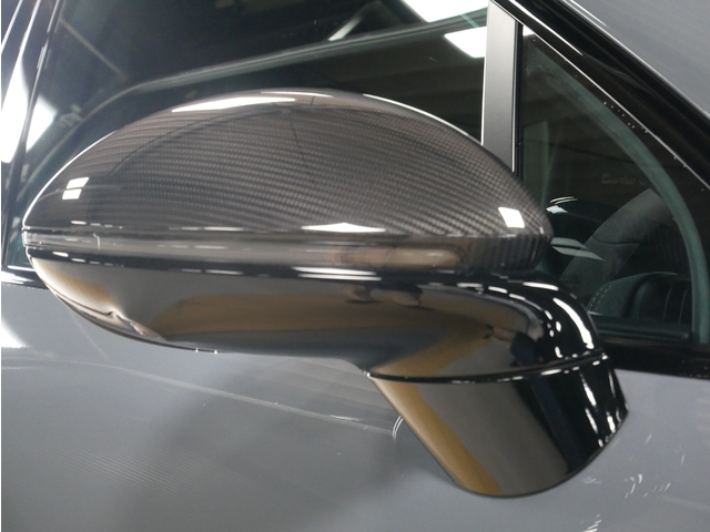 LEDマトリックスヘッドライト　BOSEサラウンド　ソフトクローズドア　プライバシーガラス　22インチ鍛造アルミニウム製GTデザインホイールサテン ネオディーム塗装　サイドデカールモデル名ネオジム
