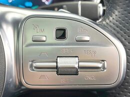 ●ディスタンスパイロットディストロニック：都市、郊外、高速道路などの走行時に、ステレオマルチパーパスカメラとレーダーセンサーにより、前走車を認識して速度に応じた車間距離を維持する次世代のクルコン！