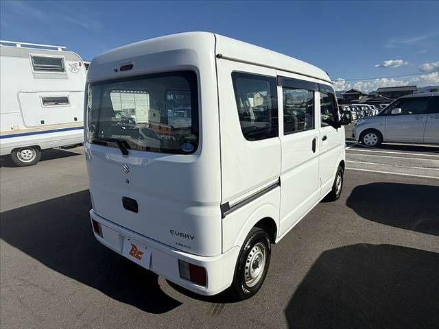 納車整備ついても第三者機関の指定工場で分解記録(法定整備)を実施し、車検を基準に不具合箇所、消耗部品は改善して納車させていただきます。