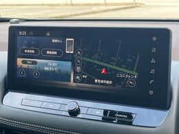 【メーカー純正ナビ】インテリアに溶け込むスタイリッシュな「専用設計」メーカーナビを装備♪視認性や操作性など基本性能にも優れ、より上質なカーライフをお楽しみいただけます。