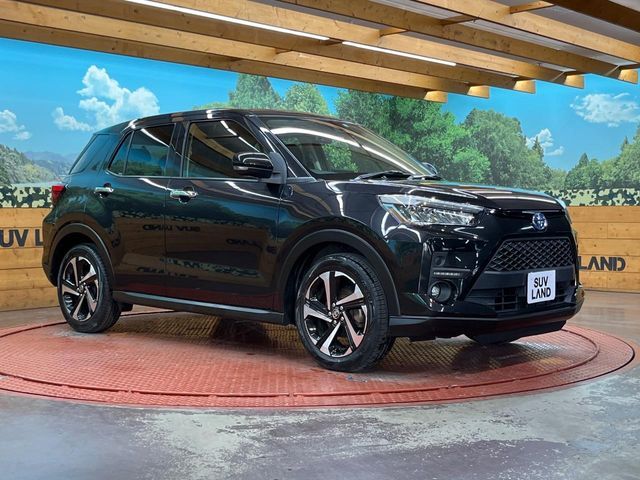 大好評のボディコーティング「弾スプラッシュコート」もご納車までに施工可能。通常のガラスコートと異なる、耐久年数6年の無機質ガラスコーティングが、ボディをキレイな状態に保ってくれます。