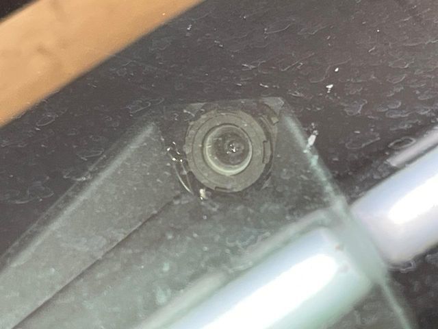 【スマートアシスト】走行中に前方の車両等を認識し、衝突しそうな時は警報とブレーキで衝突回避と被害軽減をアシスト。より安全にドライブをお楽しみいただけます。
