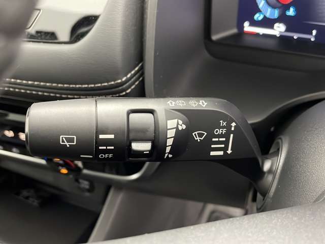 【運転席操作部】快適なドライブを楽しむための機能が装備されています！運転席から触れるので、使いやすいです！除菌プランいれていただくと、さらに清潔で安心していただけます！