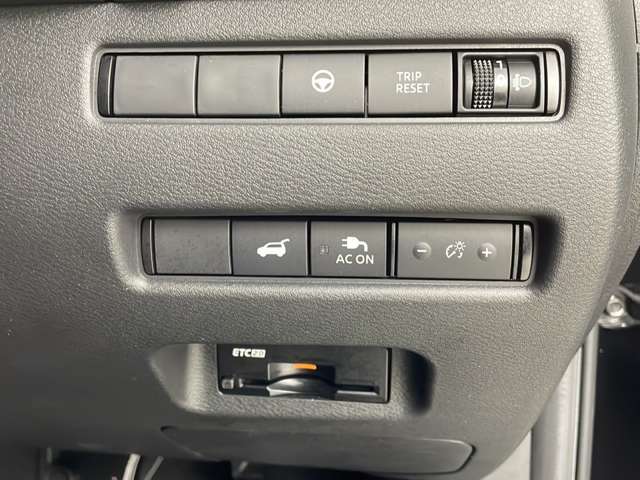 【運転席操作部】快適なドライブを楽しむための機能が装備されています！運転席から触れるので、使いやすいです！除菌プランいれていただくと、さらに清潔で安心していただけます！