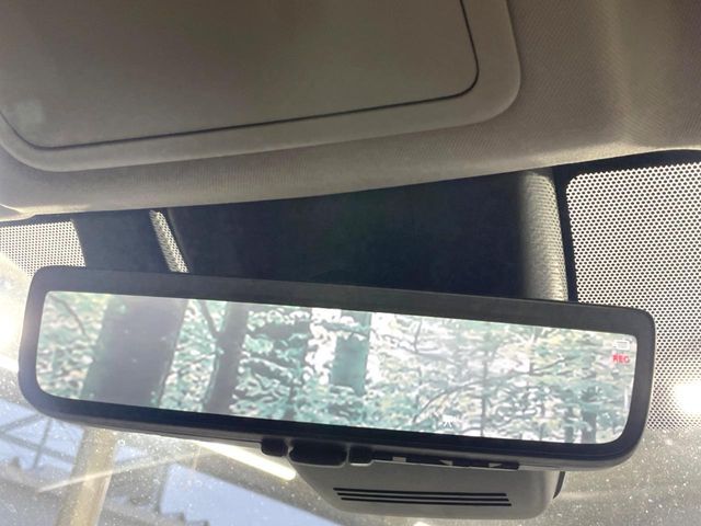 【レーダークルーズコントロール】高速道路での長距離走行が楽に！！自動で速度を保つクルーズコントロールが、衝突軽減システムと連携し、前方の車両を感知して車間を保つように速度調節してくれます！！