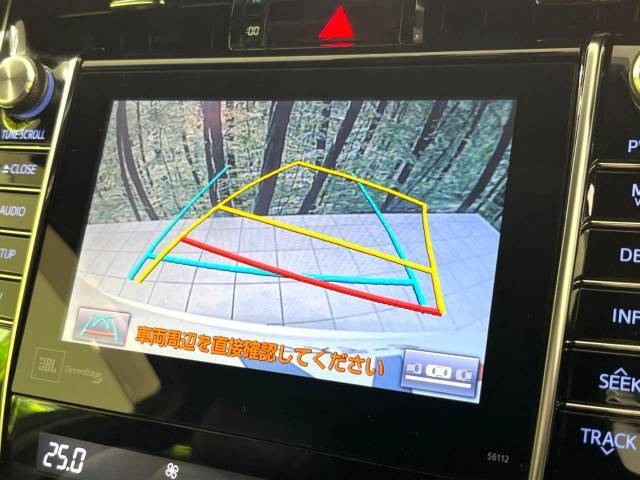 【バックカメラ】駐車時に後方がリアルタイム映像で確認できます。大型商業施設や立体駐車場での駐車時や、夜間のバック時に大活躍！運転スキルに関わらず、今や必須となった装備のひとつです！