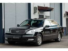 低走行で内外装ともに大変きれいなセルシオです。