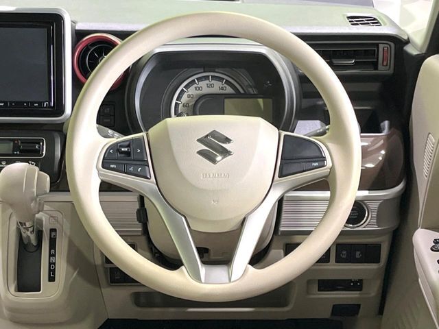 【ステアリングスイッチ】運転中、前方から目線をそらすことなく、オーディオ等の操作が可能な便利機能！安心＆快適なドライブを演出してくれます♪