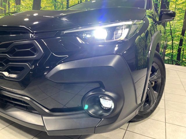 【LEDヘッドライト】悪天候や夜間走行時も良好な視界を確保し安心して運転できる高輝度LEDヘッドライトを装備！点灯速度が早く、消費電力も抑えられています。
