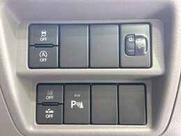 【インテリジェントエマージェンシーブレーキ】フロントカメラで前方の車両や歩行者を検知。衝突しそうな時は衝突被害軽減ブレーキが作動、衝突回避をサポート。より安全にドライブをお楽しみいただけます。