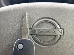 【キーレス】少し離れた場所からでもボタン一つでドアの開錠・施錠ができるのでとっても便利！ドアの鍵穴周りに傷をつけることもありません♪