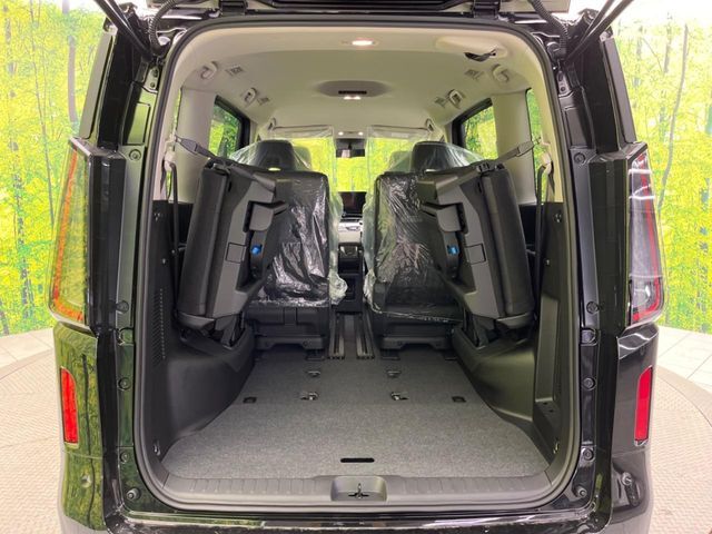 普段のお買い物や通勤、送迎等に十分な荷室スペースを確保しております。セカンドシートを倒すと、大きな荷物の積載も可能です♪