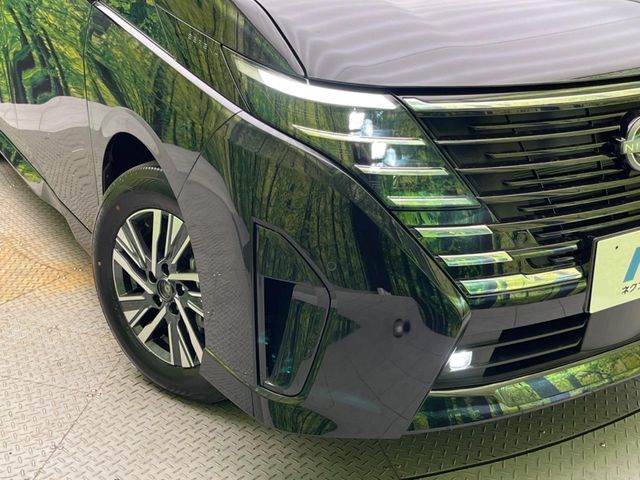 【LEDヘッドライト】悪天候や夜間走行時も良好な視界を確保し安心して運転できる高輝度LEDヘッドライトを装備！点灯速度が早く、消費電力も抑えられています。