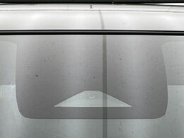 【インテリジェントエマージェンシーブレーキ】フロントカメラで前方の車両や歩行者を検知。衝突しそうな時は衝突被害軽減ブレーキが作動、衝突回避をサポート。より安全にドライブをお楽しみいただけます。