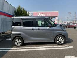 リヤスライド仕様となっていますので開け閉めの際、隣の車にドアをぶつける心配がございません☆