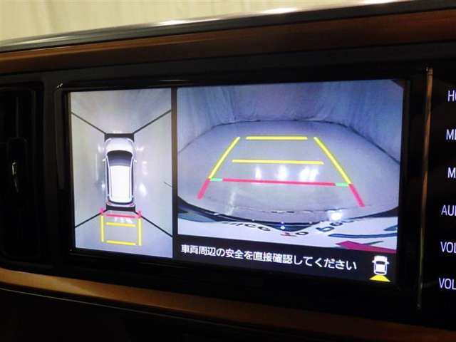 パノラミックビューモニターシステムが付いているので車の上から見た映像が確認できますよ。