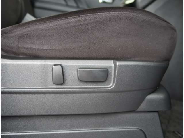 尚、誠に勝手ながら毎週火曜日・水曜日は定休日となります。何卒、ご了承願います。*祝日や長期休業に伴い火曜日・水曜日を営業日とする場合がございます。詳しくはお気軽にお問合せ下さい。