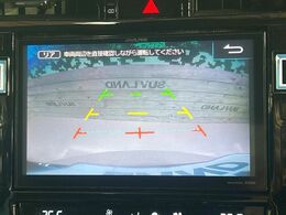 【バックカメラ】駐車時に後方がリアルタイム映像で確認できます。大型商業施設や立体駐車場での駐車時や、夜間のバック時に大活躍！運転スキルに関わらず、今や必須となった装備のひとつです！