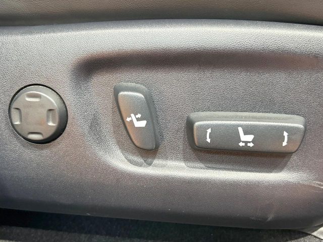 【パワーシート】スイッチ一つで簡単にシートの微調整が可能！電動だから力もいりません！快適なシートポジションにセットして、快適なドライブをお楽しみください。