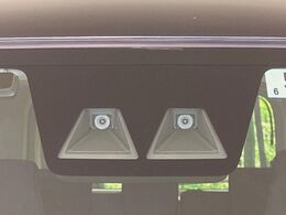 【スマートアシスト】走行中に前方の車両等を認識し、衝突しそうな時は警報とブレーキで衝突回避と被害軽減をアシスト。より安全にドライブをお楽しみいただけます。