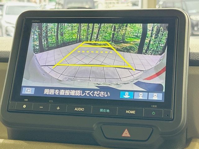 【バックカメラ】駐車時に後方がリアルタイム映像で確認できます。大型商業施設や立体駐車場での駐車時や、夜間のバック時に大活躍！運転スキルに関わらず、今や必須となった装備のひとつです！