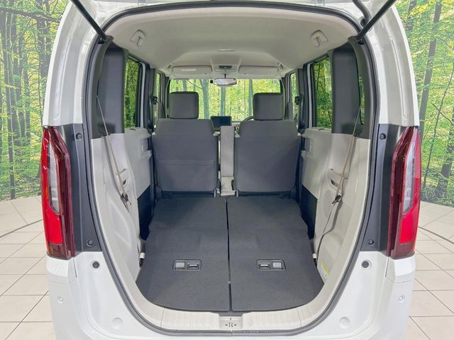 普段のお買い物や通勤、送迎等に十分な荷室スペースを確保しております。セカンドシートを倒すと、大きな荷物の積載も可能です♪