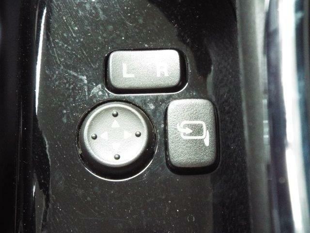 電動格納式ドアミラー付き！運転席からでもボタン1つでドアミラーの開閉、角度調整が簡単に出来ます！
