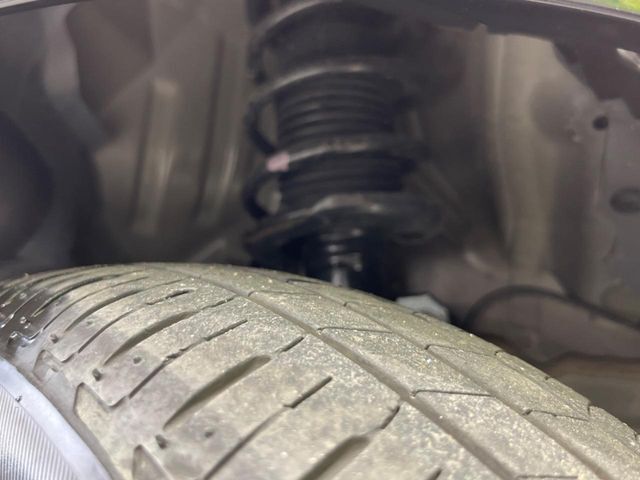 お車を安心してお乗りいただく為には、足回りの定期点検が欠かせません。サービスサポート（有償保証）では無料点検もご提供しており、安心のカーライフをお過ごしいただけるサポート体制が整っています。
