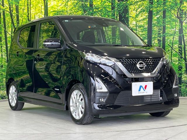 大好評のボディコーティング「弾スプラッシュコート」もご納車までに施工可能。通常のガラスコートと異なる、耐久年数6年の無機質ガラスコーティングが、ボディをキレイな状態に保ってくれます。