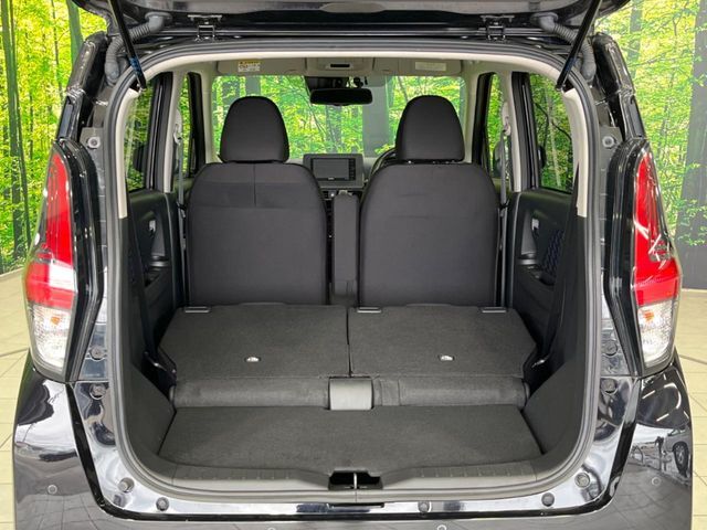 後席を格納すると、これだけの広さが！シーンに合わせたシートアレンジで、大きな荷物も積むことが出来ます♪