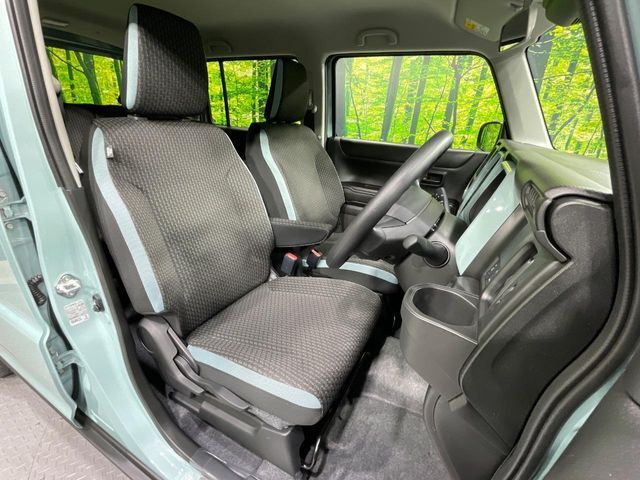 運転席シート廻りは使用感も少なく、良好な状態となっています。前オーナー様が丁寧に使っていたことがよくわかりますね。