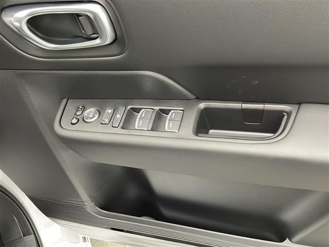 気になる車はお電話やメールで当店にお問い合わせください。なお、お電話での在庫の取り置きはできません。ご来場の際は、商談が重なる事が増えていますので事前に在庫有無をご確認くださいませ。