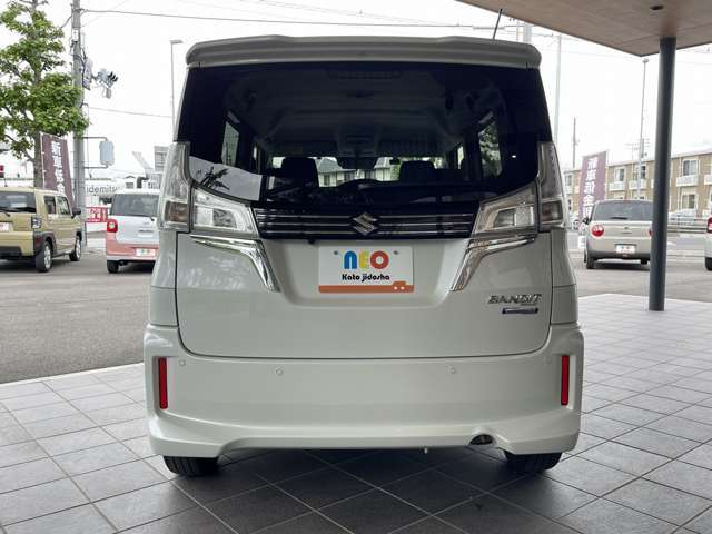 当社は中部運輸局指定工場も完備しておりますので、ご納車前にはベテランの整備士がしっかりと細部まで点検・整備を実施します！ご納車後のアフターサービスも全国チェーンの『ホリデー車検』など充実の設備で安心