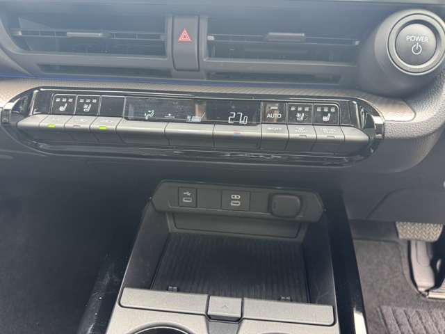 ◆シートヒーター【寒い日でもこの装備があれば快適に運転することが可能です！とても重宝される装備の一つです♪】★