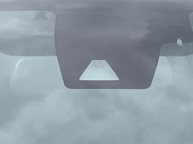 【トヨタセーフティセンス】走行中に前方の車両等を認識し、衝突しそうな時は警報とブレーキで衝突回避と被害軽減をアシスト。より安全にドライブをお楽しみいただけます。