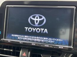 【純正ナビ】人気の純正ナビを装備。オーディオ機能も充実しており、Bluetooth接続すればお持ちのスマホやMP3プレイヤーの音楽を再生可能！毎日の運転がさらに楽しくなります！！